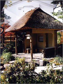 翠明荘の庭園東屋